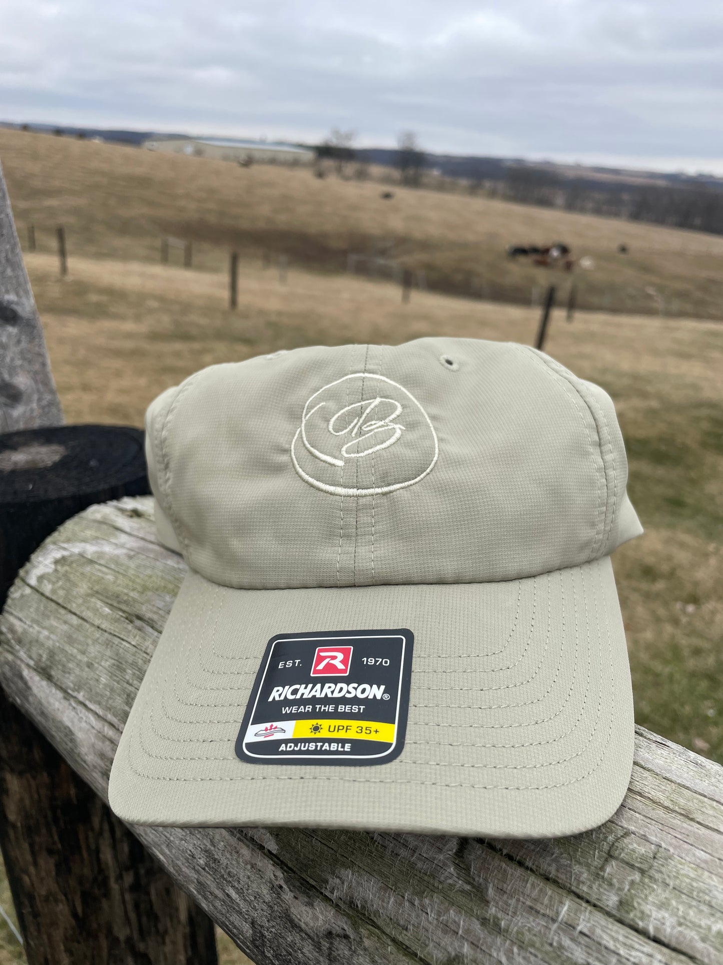 220 Hats - B logo